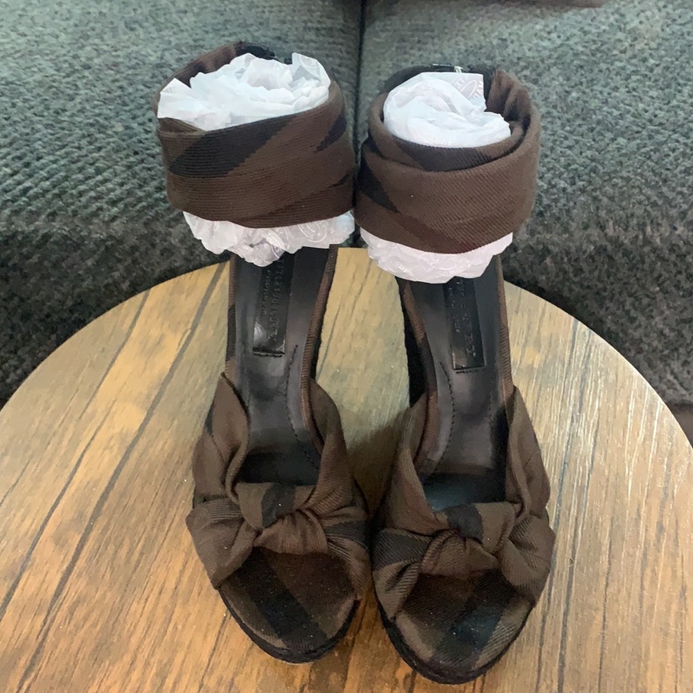 AUTHENTIC BURBERRY WEDGES - Picture 2 of 9
